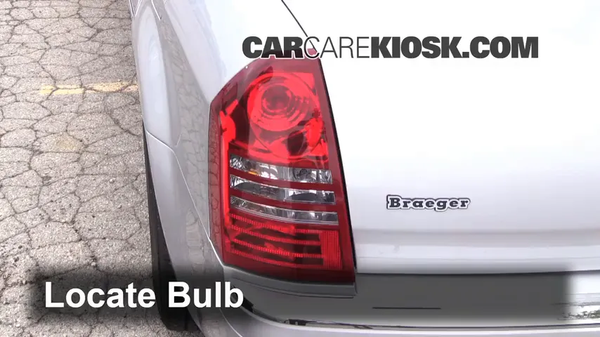 2005 Chrysler 300 C 5.7L V8 Lights Reverse Light (replace bulb)